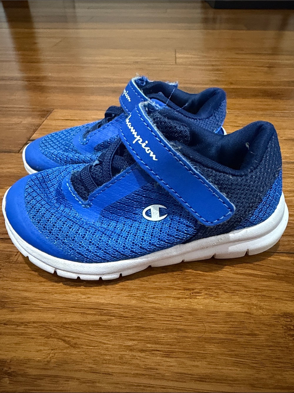 Champion Kids Blue Mesh Athletic Sneakers with Hook-and-Loop Strap size 6